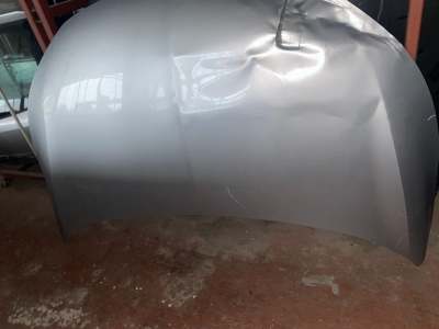 Opel corsa f ufak hasarlı ön kaput orjinal